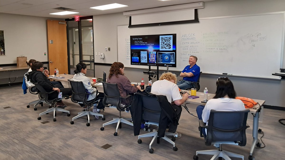 Great leaders train for great missions. 🚀
With astronaut Colonel Terry Virts, Moon Pioneers Mission 005 pushed boundaries and challenged our participants—Carrie A Betts, Cynthia Toon, Amanda Nguyen, Lara Zhao, and Levi Lacy—to think and perform like future space pioneers. 🌕