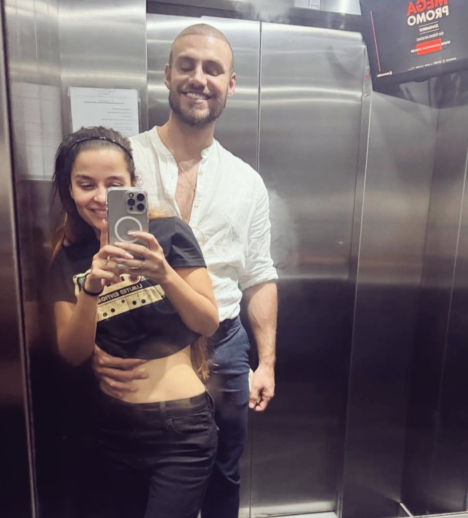 scarllyrushman's tweet photo. • Se eu tiver sorte e realmente Deus for muito bom comigo, tenho a certeza que o melhor ainda está por vir contigo... [eu acho que já te amava e nem sabia], 🩶'. https://t.co/lucurU7Ns2