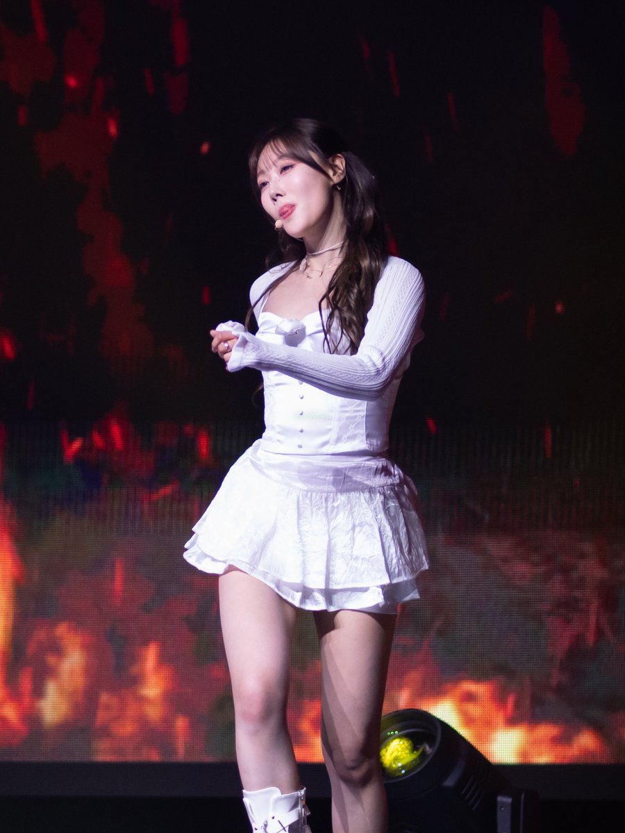 hourly handong tweet media