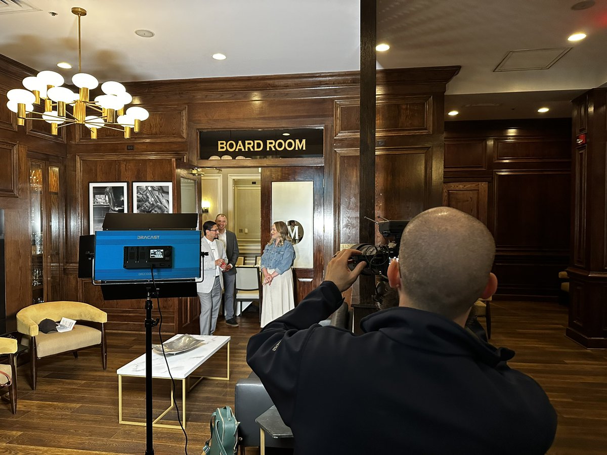 Lights! Camera! Action! 🎥 🎬#Maggiano’s style! I soooo love our Brinker partnership! Also, run don’t walk to try their new Waygu Meatballs! 🤌🏼🤤