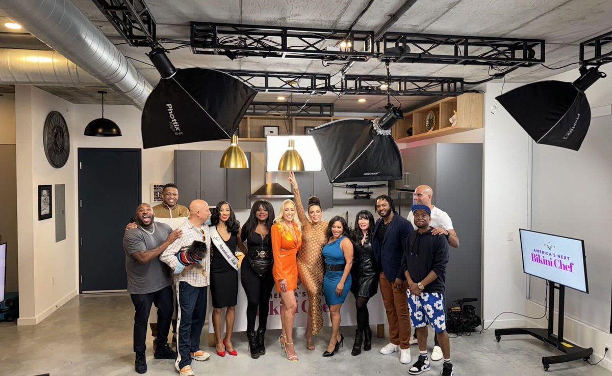 thebikinichef's tweet photo. It’s HERE! AMERICA’S NEXT BIKINI CHEF Online Casting is OPEN! 
The first-ever Figure Flattering Chef Competition, the legacy will live on!

ONLINE CASTING HERE! > https://t.co/N6bP5qJQwW

#anbc #bikinichef #figureflattering #chef #competition #diningempire #fubu #televisionseries https://t.co/u7pUdh9H3n