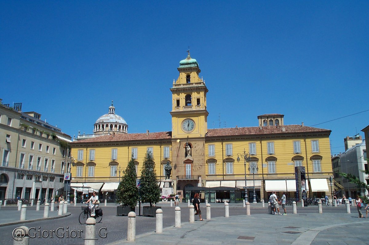 GiorGior__G's tweet photo. Memories - Italy - Parma - The University Years
Piazza Garibaldi
#Zelena #Parma #ParmaCulture #ParmaHistory #ProsciuttoDiParma #ParmigianoReggiano https://t.co/SC6dByPbWV
