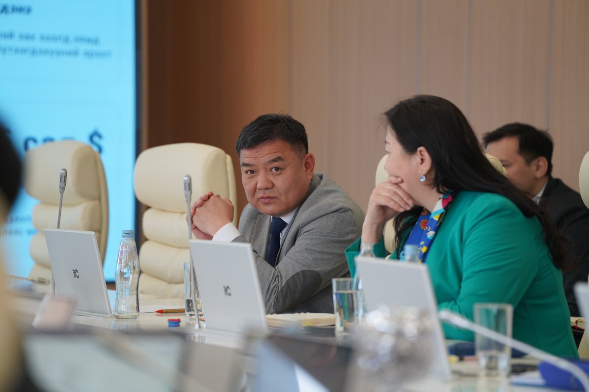 🇲🇳УИХ-ын Эдийн засгийн байнгын хорооны гишүүдийг хүлээн авч уулзан  ЕАЭЗХ-той байгуулах чөлөөт худалдааны түр гэрээний явцын талаар танилцууллаа.