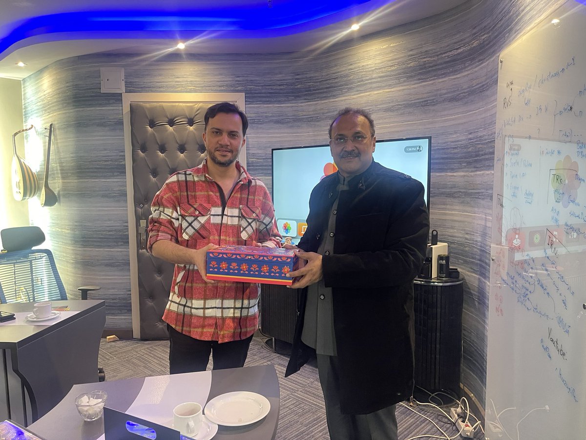 avmks's tweet photo. An enriching interaction in Iran with Mr. Mohammad Hamedani — CEO & Founder of the SkyFrameStudio and the visionary producer behind Dolphin Boy, a remarkable feat in animation.
Grateful for the insightful conversation on cinema, creativity, and cross-cultural collaboration. Honoured to connect with a trailblazer shaping the future of animation.