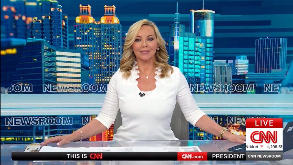 Brian1970plus5's tweet photo. Have a wonderful day ahead, @rosemaryCNN ! 🌹📺😊 https://t.co/T5gFFyghWY