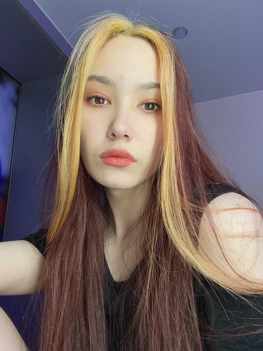 pappilonnn's tweet image. 2020/2025 я меняюсь нет?