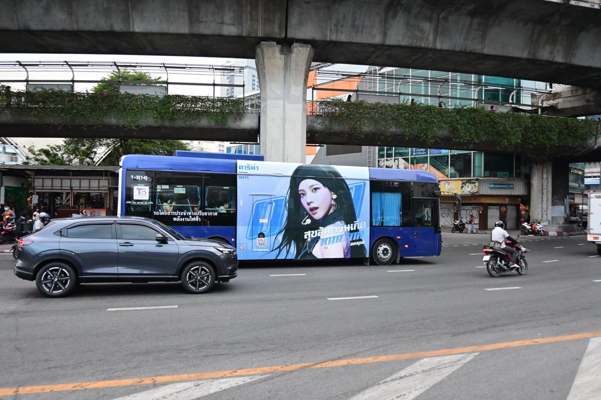 BEMYKARINA_TH's tweet photo. KARINA BIRTHDAY BUS #KARINA_MYbeloved 🚍
Special thanks : @vinyl0411 & @still_0411

รถเมล์พี่น่า : สาย 1-3 (บางเขน - ถนนพหลโยธิน - หัวลำโพง)
สายเทียบเคียง : สาย 34 (รังสิต - หัวลำโพง)
🗓️1-30 เมษายน 2568

➡️เที่ยวไป : วัดพระศรีมหาธาตุ บางเขน - ม.เกษตรฯ (ประตูพหลฯ) - รัชโยธิน - เซ็นทรัลลาดพร้าว - สวนจตุจักร - สะพานควาย - ซ.อารีย์ - อนุสาวรีย์ชัยฯ (เกาะพญาไท) - BTS/ARL พญาไท - ราชเทวี - มาบุญครอง - สามย่าน - ศาลแขวงปทุมวัน - สถานีหัวลำโพง

⬅️เที่ยวกลับ : ถ.รองเมือง - วัดดวงแข - ถ.จารุเมือง - สามย่าน - กลับเส้นทางเดิม