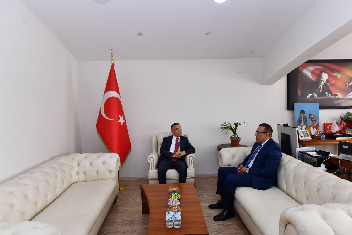 Valimiz Kemal Çeber, Ulaştırma ve Altyapı Bakanlığı 7. Bölge Müdürlüğünü ziyaret etti.

✅Ziyaret sırasında, şehrimizde yapımı devam eden projeler ve çalışmalar hakkında Bölge Müdürü Ömer Alkış’tan bilgi aldı. ✨

#Gaziantep’in ulaşım altyapısını daha da güçlendirecek yatırımlar