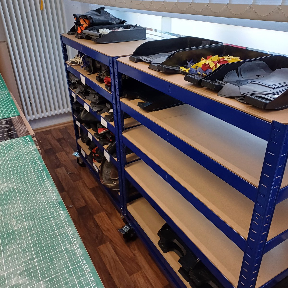 CarstenHeiko's tweet photo. Endlich sind die Rollregale eingetroffen. Somit sind alle Latexaufträge übersichtlich sichtbar. 

#raction #rubber #latexoutfit  #latex #latexfashion #fashion #latex4all #rubbergear #clubwear #partywear #muscle #gay https://t.co/wdVLFTtJYS