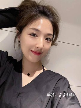 当女人把头发弄成高马尾的时候，只有两种可能…一是准备洗澡了，二是准备含住什么了。 

 现在澡是洗完了，特地给大家看一看。那下一步是不是该含住什么了…有听懂暗示的可以来报名试试了～ https://t.co/jONsAgfCPL
