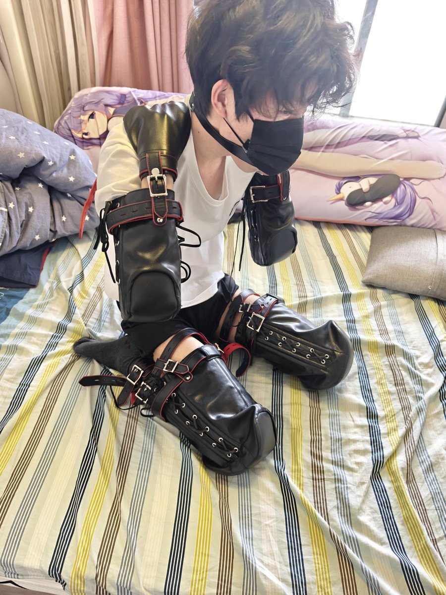 究竟是谁家小狗狗这么帅气唔。什么？竟然没有主人？快来认领啦