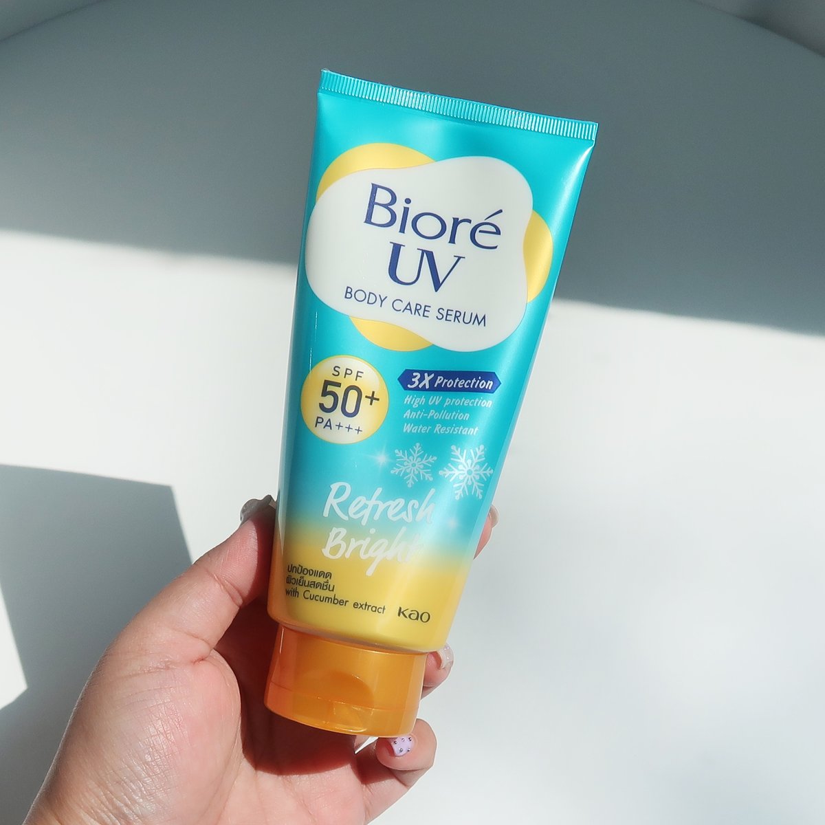 เข้าซัมเมอร์แล้วร้อนจนแสบผิว กันแดดเดียวที่จริงใจ ซื้อใช้ตลอดๆ Biore UV Body Serum สูตร Refresh Bright  ☀️⛱️ เนื้อเบาจริงๆ ไม่เหนอะไม่เหนียวตัว เสื้อไม่เหลือง ชอบที่เป็นสูตรเย็น ทาปุ๊บผิวสดชื่นปั๊บ รู้สึกผิวเย็นลง -2.7 องศา ผิวสงบลดความแสบร้อนไปเลย ใดๆ ผิวชุ่มชื้นแล้วกันน้ำกันเหงื่อด้วย ทาเติมได้เรื่อยๆทั้งวัน ไม่เป็นคราบ เลิฟมากกกกก
#Biore #BioreUVBodySerum #กันแดดตัวจริง #เบาสบายไม่ทิ้งคราบเหลือง