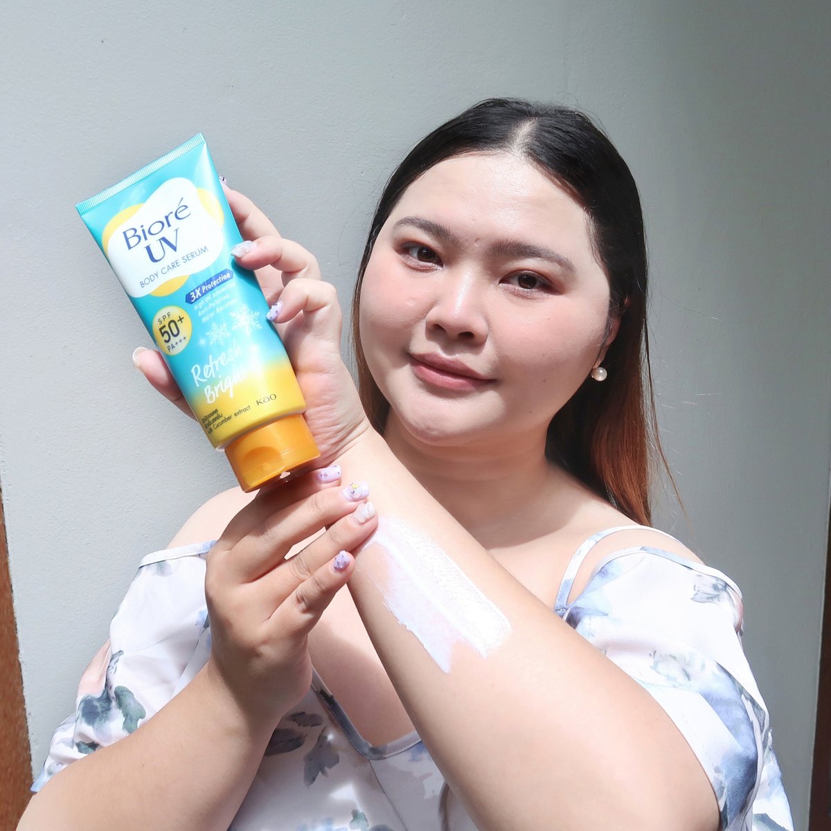 เข้าซัมเมอร์แล้วร้อนจนแสบผิว กันแดดเดียวที่จริงใจ ซื้อใช้ตลอดๆ Biore UV Body Serum สูตร Refresh Bright  ☀️⛱️ เนื้อเบาจริงๆ ไม่เหนอะไม่เหนียวตัว เสื้อไม่เหลือง ชอบที่เป็นสูตรเย็น ทาปุ๊บผิวสดชื่นปั๊บ รู้สึกผิวเย็นลง -2.7 องศา ผิวสงบลดความแสบร้อนไปเลย ใดๆ ผิวชุ่มชื้นแล้วกันน้ำกันเหงื่อด้วย ทาเติมได้เรื่อยๆทั้งวัน ไม่เป็นคราบ เลิฟมากกกกก
#Biore #BioreUVBodySerum #กันแดดตัวจริง #เบาสบายไม่ทิ้งคราบเหลือง