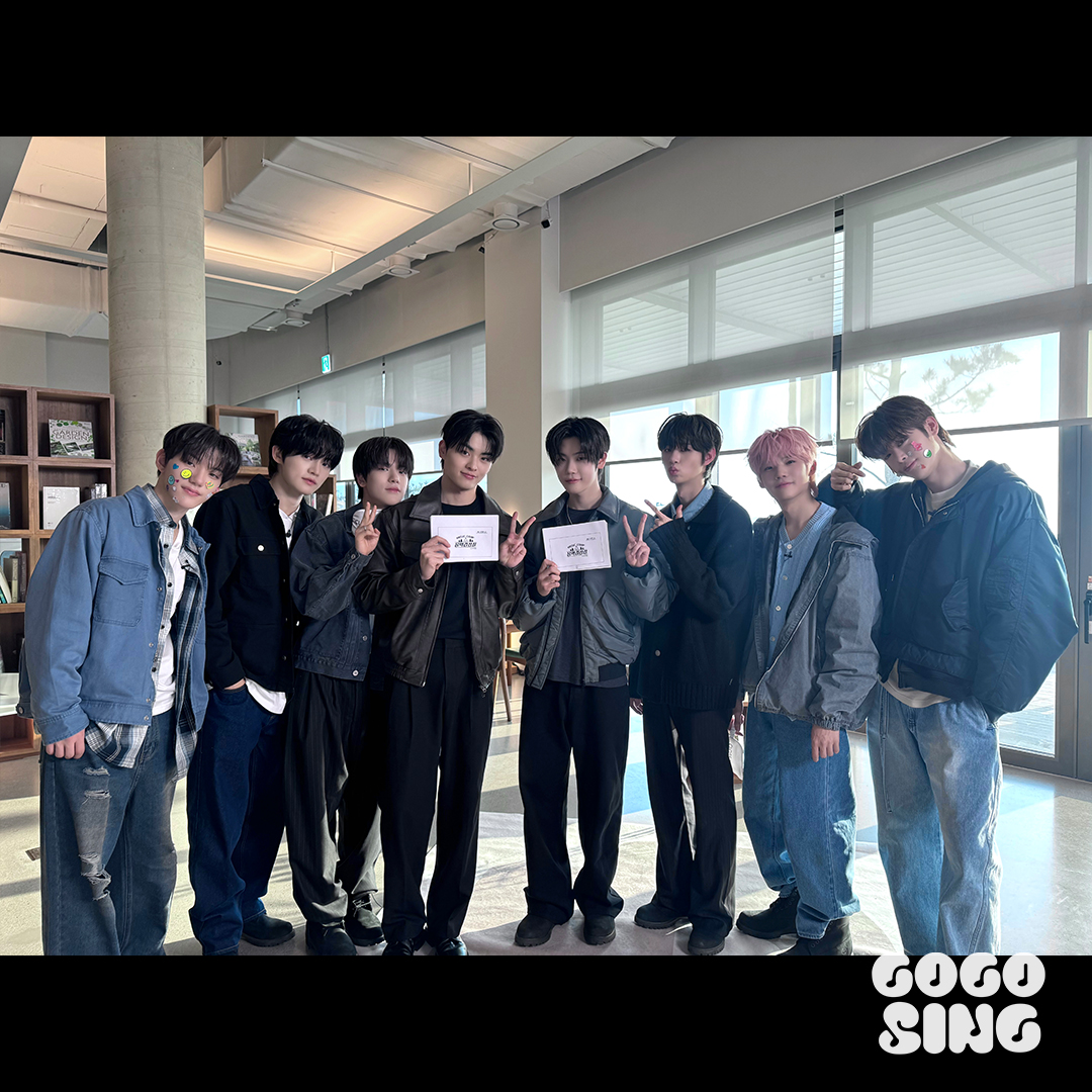 GOGOSING_SLL's tweet photo. 안준원, 클유아 그리고 고고씽과의 만남. 
기쁘다.  🚰ㅅ🚰..♡

토크부터 몸개그까지 다 되는 𝗖𝗟𝗢𝗦𝗘 𝗬𝗢𝗨𝗥 𝗘𝗬𝗘𝗦의 <뮤직캠프>가 바로 오늘 ! 찾아옵니다 !
영상 뜰 때까지 "눈 감고"😌 기다릴 사람 구함 (1/2542)

#음악감상실 #뮤직캠프 #MUSIC_CAMP 
#CLOSEYOUREYES #클로즈유어아이즈
#안준원 #AHNJUNWON #고고씽 #GOGOSING
