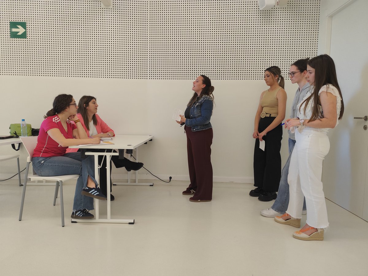 Taller de #ElevatorPitch en Grado de #Criminología <a href="/_usj_/">Universidad San Jorge</a> #autoconomiento #competencias #comunicación #orientación