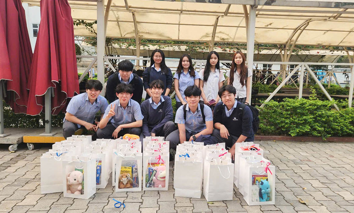 BVISHanoi's tweet image. 💛 Sharing Love at K Hospital – Tan Trieu 💛
Last Friday, BVIS Hanoi students visited young patients at K Hospital, gifting 50 care packs. A heartfelt day of empathy, strength, and community spirit.
#BVISHanoi #ServiceLearning #NordAngliaEducation