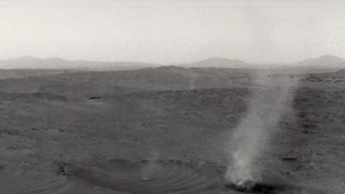 GravityNotFound's tweet photo. NASA's Perseverance rover caught an impressive sight on Mars: a giant dust devil engulfing a smaller dust storm near Jezero Crater. This captivating weather event highlights the dynamic atmosphere of the Red Planet! 🌪️🔭 #MarsExploration #Perseverance https://t.co/4GggqYKpth