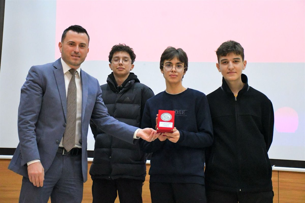 fen_tso's tweet photo. T.C. Gençlik ve Spor Bakanlığı tarafından düzenlenen 10. Gençler Arası Kültür ve Sanat Kategorisi Lise Öğrencileri Bilgi Yarışmasında; Mehmet Beşir ÇALIŞKAN, Kerem ÖZTÜRK ve Kürşat Eren UÇAR'dan oluşan okul takımımız İL BİRİNCİSİ olmuştur. Öğrencilerimizi tebrik ederiz. https://t.co/nCsdyUIUZO