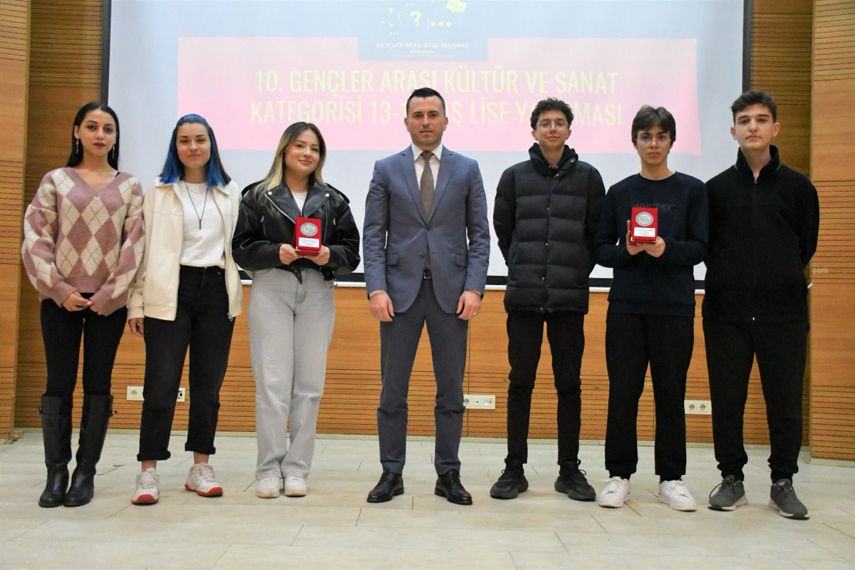 fen_tso's tweet photo. T.C. Gençlik ve Spor Bakanlığı tarafından düzenlenen 10. Gençler Arası Kültür ve Sanat Kategorisi Lise Öğrencileri Bilgi Yarışmasında; Mehmet Beşir ÇALIŞKAN, Kerem ÖZTÜRK ve Kürşat Eren UÇAR'dan oluşan okul takımımız İL BİRİNCİSİ olmuştur. Öğrencilerimizi tebrik ederiz. https://t.co/nCsdyUIUZO