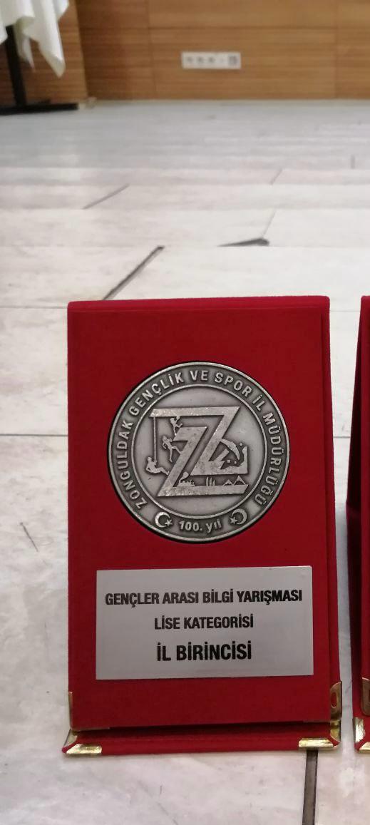 T.C. Gençlik ve Spor Bakanlığı tarafından düzenlenen 10. Gençler Arası Kültür ve Sanat Kategorisi Lise Öğrencileri Bilgi Yarışmasında; Mehmet Beşir ÇALIŞKAN, Kerem ÖZTÜRK ve Kürşat Eren UÇAR'dan oluşan okul takımımız İL BİRİNCİSİ olmuştur. Öğrencilerimizi tebrik ederiz.