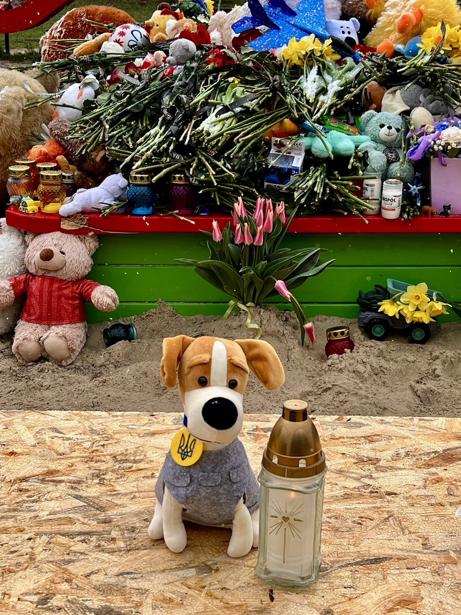 Humbled to remember and honour together w bereaved families the victims of the 4 April Russian attack on a playground in Kryviy Rih w cluster ammunitions killing 9 children and ten others. No greater crime. <a href="/EUAM_Ukraine/">EUAM_Ukraine</a>