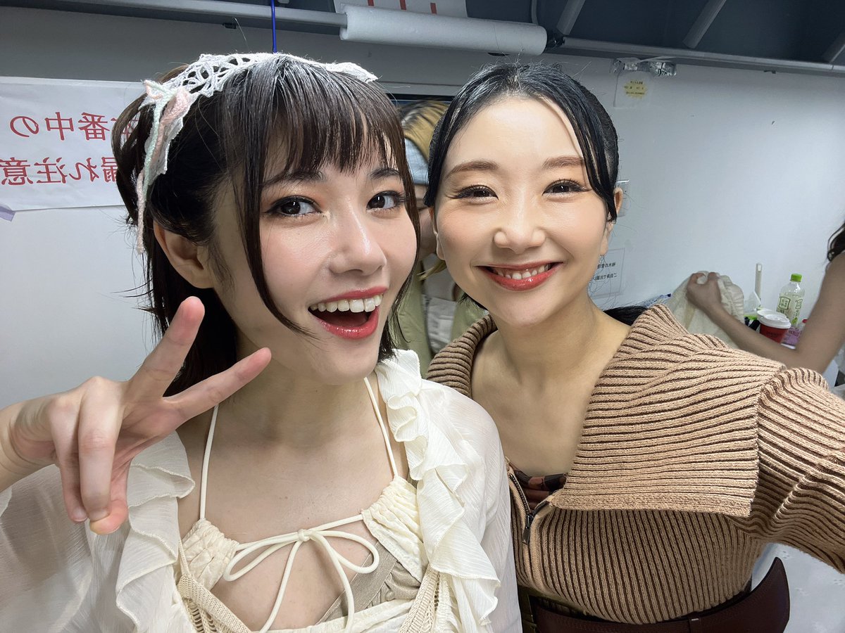 maruimarie's tweet photo. #19少女QQ 

チャカこと、窪真理チャカローズちゃんと📸＠KuboMary 
チャカ本当オモロ人間過ぎていつも度肝を抜いてきます。油断大敵です。
メンサ会員で頭脳明晰でいながらものすごい天然記念物✨
何事も表裏一体とはこのことでしょうか。
最高です❤️‍🔥
この後18:30〜
当日券もでます！お待ちしてます！ https://t.co/rxZB8eCR3V