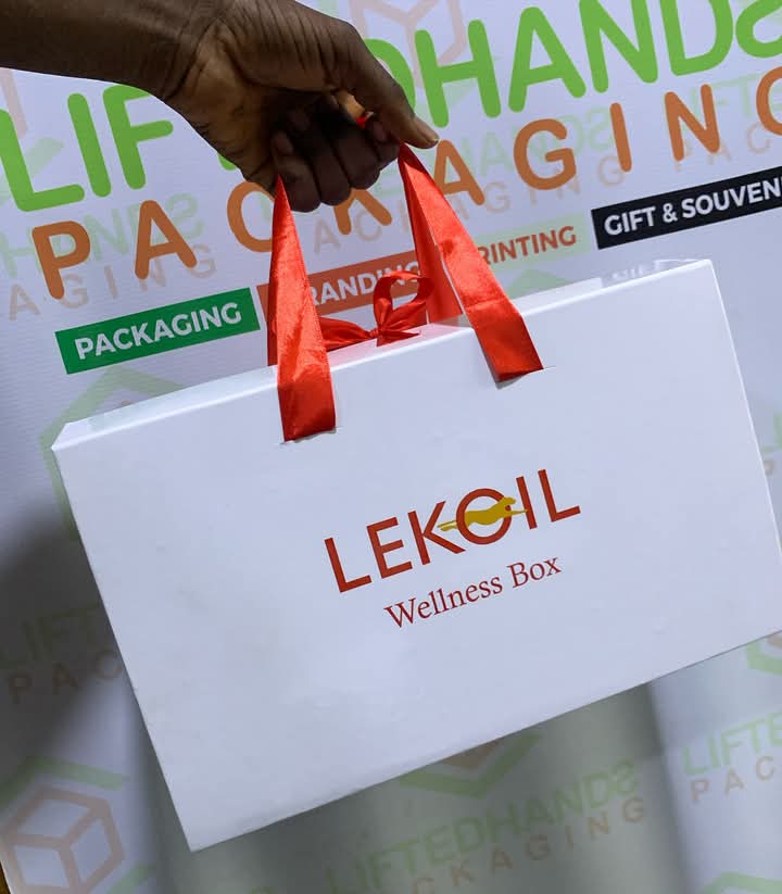JattoQudus's tweet photo. Boxes, Nylon Bag, Paper Bag.
All available.

Premium luxury and value added packaging conveys an image of sophistication and value

To Place Your Order;
📍Send us a DM @LiftedhandsP 
📍Call +2348074692174
Location:- Ilorin
Delivery Nationwide
#boxmaking #paperbag #giftbox #ilorin https://t.co/xLwGaN0L5x