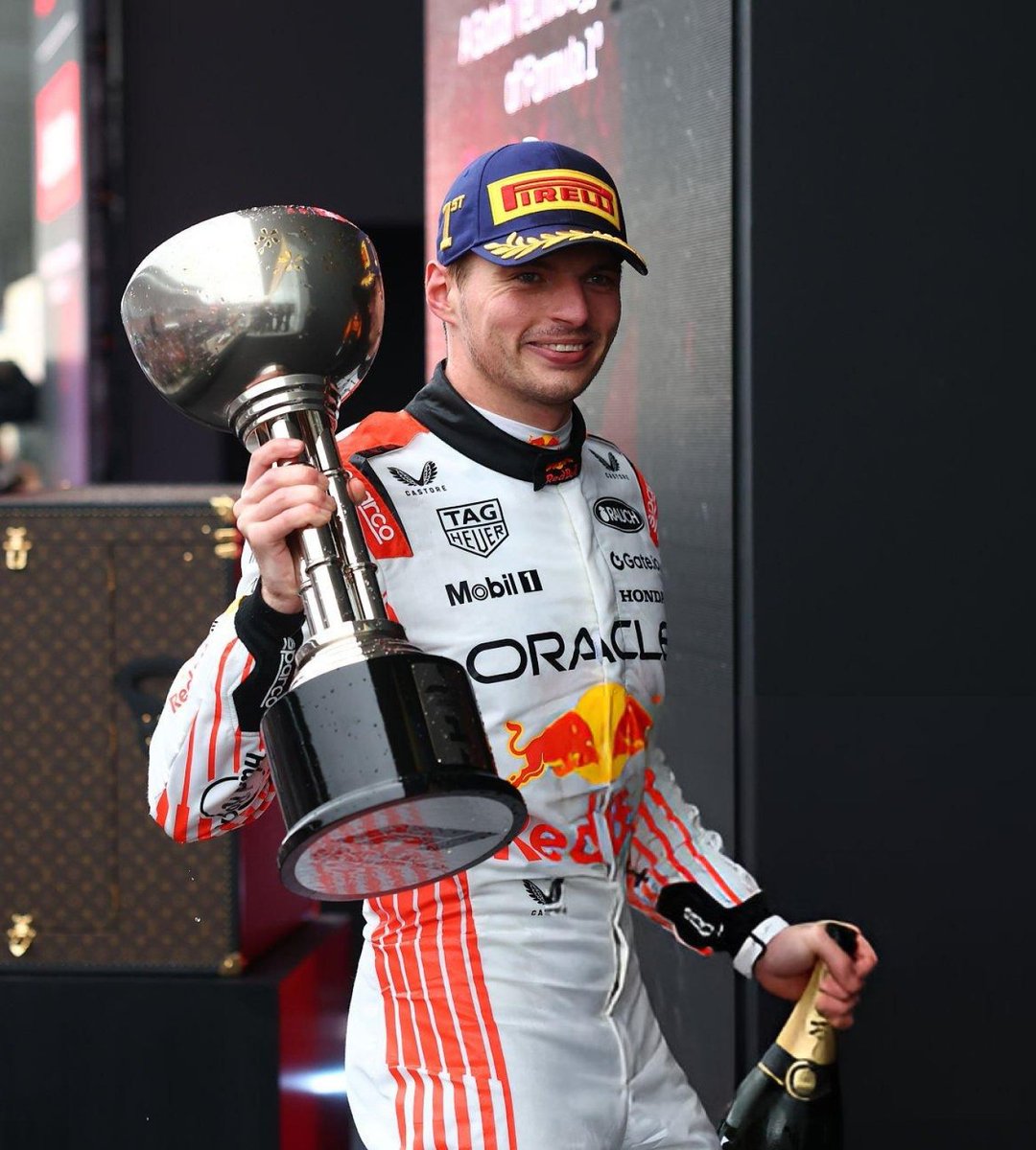 Eau Rouge tweet media