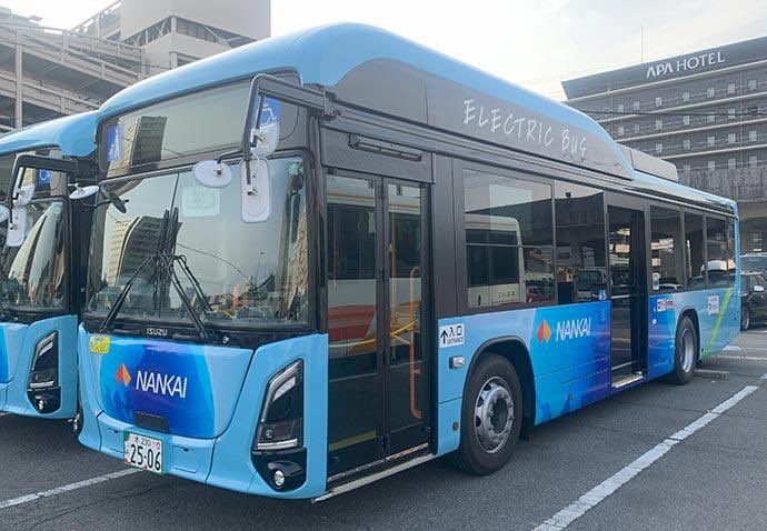 isuzuofficial's tweet photo. バッテリーEV（BEV）路線バス「エルガEV」が、4月13日（日）に開幕する「大阪・関西万博」において、バス事業者3社（Osaka Metro、南海バス、阪急バス）が運行するシャトルバスとして採用され、運行を開始します！

BEVがもたらすシームレスな加速感と低騒音・低振動を感じていただければと思います。 https://t.co/StxfcVQtlQ