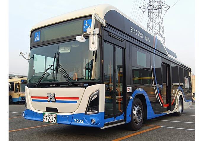 isuzuofficial's tweet photo. バッテリーEV（BEV）路線バス「エルガEV」が、4月13日（日）に開幕する「大阪・関西万博」において、バス事業者3社（Osaka Metro、南海バス、阪急バス）が運行するシャトルバスとして採用され、運行を開始します！

BEVがもたらすシームレスな加速感と低騒音・低振動を感じていただければと思います。 https://t.co/StxfcVQtlQ