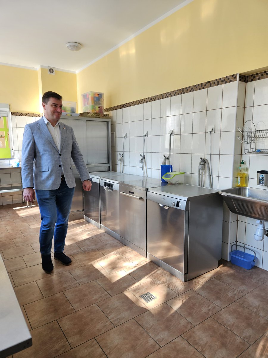 1 października 2025 r. działalność rozpocznie miejski żłobek. To będzie pierwsza i jedyna taka miejska placówka w Lesznie. Znajdzie tam opiekę prawie 100 dzieci leszno.pl/Pierwszy_zlobe…