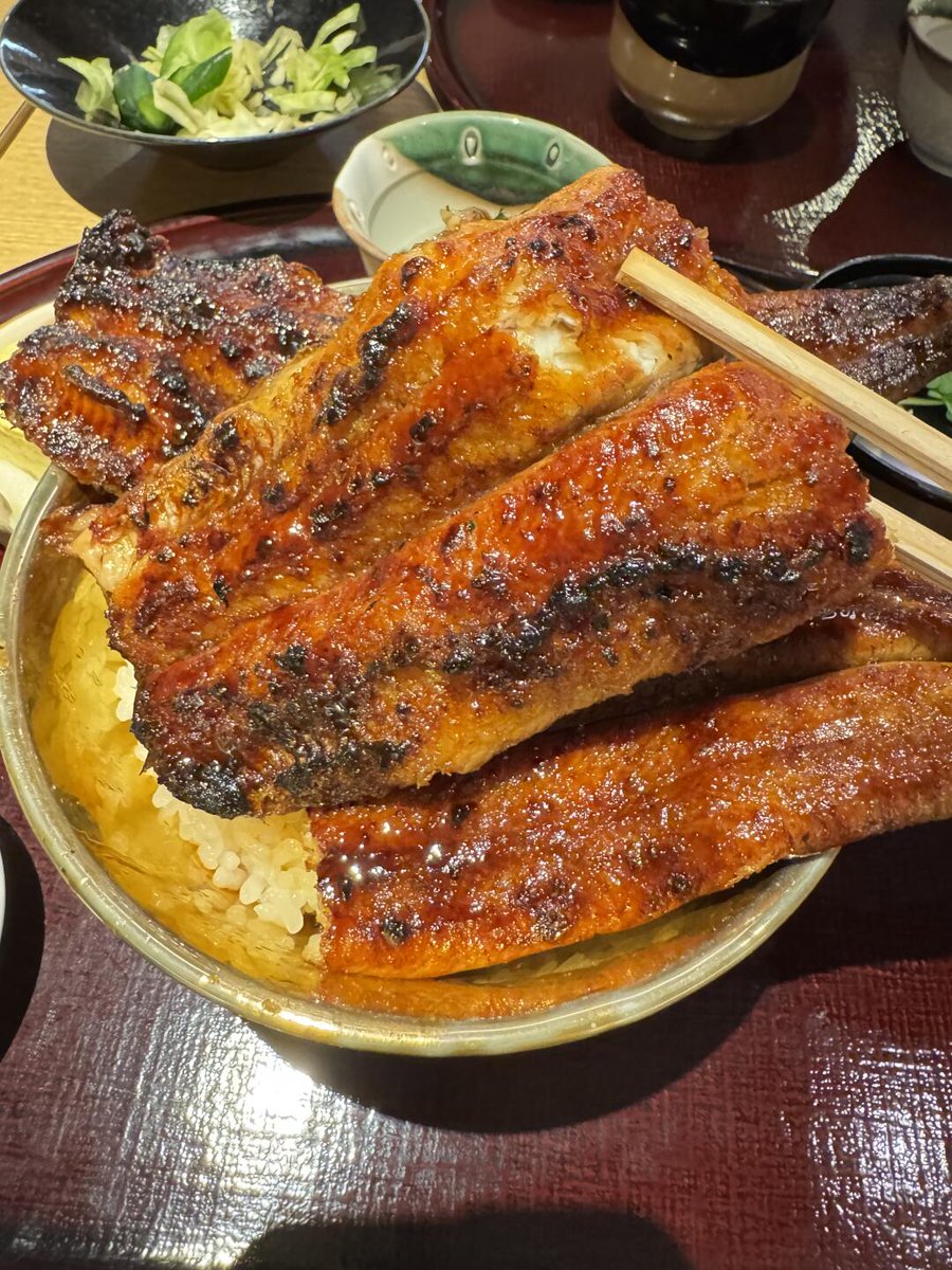 料理のおいしさとシーンの相性が抜群で、どこまでも楽しめます😊