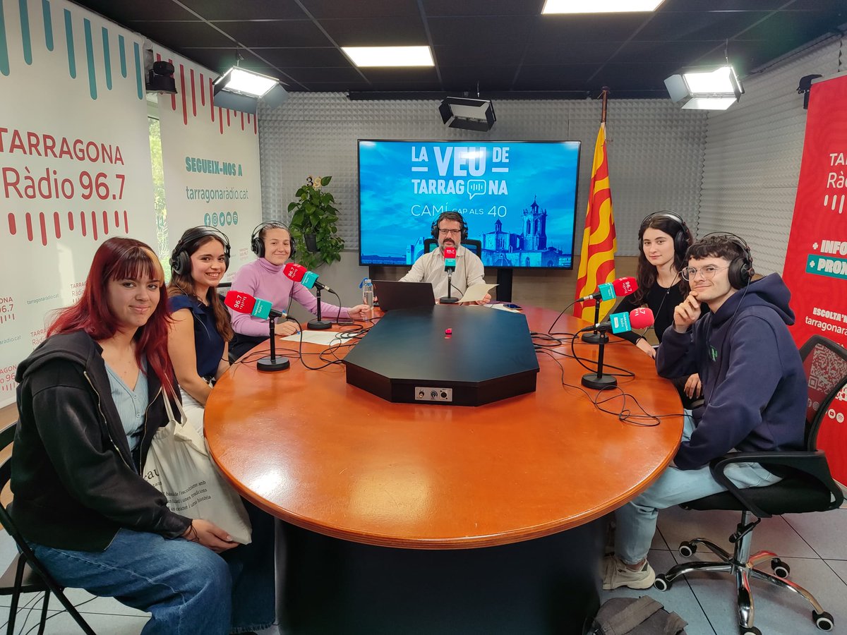 🗞️ Xerrades "Experiència de Periodistes" | En parlem amb <a href="/estevegiralt/">Esteve Giralt</a> (president de la demarcació de #Tarragona del Col·legi de <a href="/periodistes_cat/">Col·legi de Periodistes de Catalunya</a>).

🎤 TERTÚLIA DE PERIODISTES | Amb estudiants de periodisme de la <a href="/universitatURV/">Universitat Rovira i Virgili</a>: Michelle Pijoan (<a href="/MichellePijoan/">Michelle Pijoan</a>), Abril Rius,