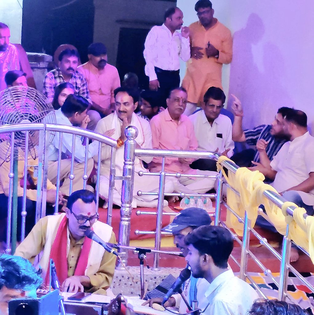 Bpsingh_bjp's tweet photo. कल पन्ना नगर के वार्ड क्रमांक 12 में स्थित पुराने पावर हाउस के पास शारदा माता मंदिर में कार्यकर्ताओं द्वारा आयोजित सुंदरकांड पाठ में सहभागिता कर पुण्य लाभ प्राप्त किया।

जय श्री राम।
जय माँ शारदा।

#SunderkandPath #Sunderkand #JaiShreeRam #JaiMaaSharda #RamBhakt https://t.co/tM1X8FD7hx