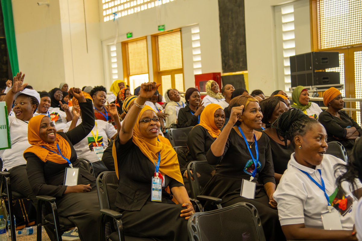 UNICEFTanzania's tweet photo. Afya Yetu, Huduma Yetu!

@UNICEFTanzania joined @wizara_afyatz & partners to wrap up National Health Week 💙🇹🇿. Health Minister Hon. Jenista Mhagama, launched the government led Afya Yetu digital platform, an SMS platform supported by UNICEF in partnership with @GAC_Corporate, @Irish_Aid, and @KOICATanzania that lets people share feedback on healthcare services they receive helping improve service delivery for everyone.