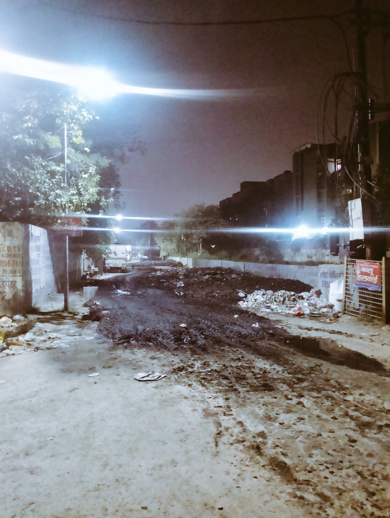 singhtechnolog1's tweet photo. ब्रिज विहार वार्ड 68 मे नाले के सफ़ाई के बाद सारा गाद रोड पर निकाल दिया है और निवासियों का उस रोड से निकलना मुस्किल हो गया है
नगर आयुक्त जी कृपया ध्यान दे https://t.co/e0xIFjDiLq