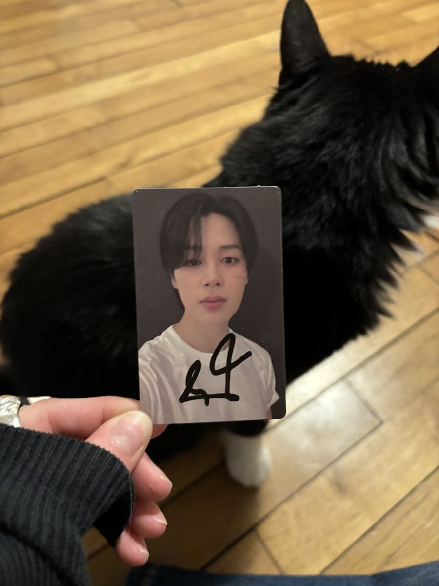 phobiccemma's tweet photo. Je mets en vente/ enchères un autographe de Jimin que j’ai eu sur une pc de l’album face !
RT svp🙏🏻🙏🏻

https://t.co/4TLugUuI6W https://t.co/nm66I1cFav