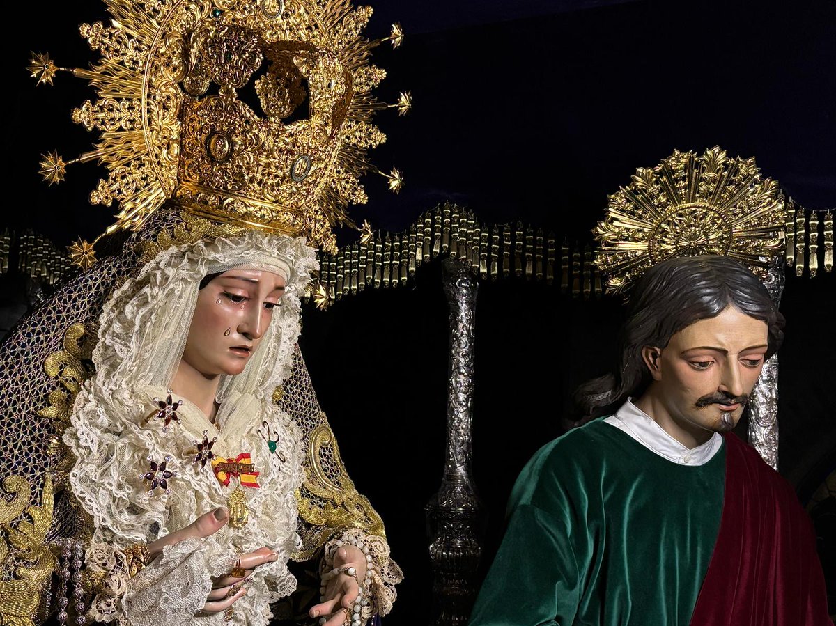 consuelocanti's tweet photo. 𝐍𝐔𝐄𝐒𝐓𝐑𝐀 𝐒𝐄𝐍̃𝐎𝐑𝐀 𝐃𝐄𝐋 𝐂𝐎𝐍𝐒𝐔𝐄𝐋𝐎, 𝐄𝐍 𝐒𝐔 𝐏𝐀𝐒𝐎 𝐃𝐄 𝐏𝐀𝐋𝐈𝐎.

En el día de ayer, se vistió a Nuestra Señora del Consuelo de cara al Jueves Santo. En esta ocasión estrena la Santísima Virgen una mantilla de encaje de aplicación de bruselas. https://t.co/MT80EE0z5F