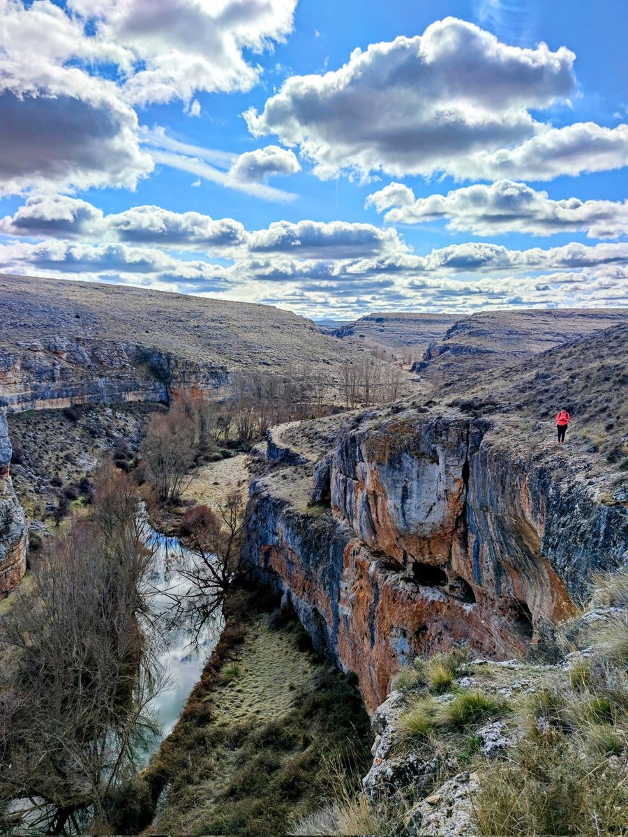 Soriaestademoda's tweet photo. ¿Listos para dejar los paisajes invernales atrás?
Dentro de poco lugares como el Cañón de Vildé serán una explosión de color.
#vilde #cañon #soria #soriaestademoda #turismo #españa #castillayleon #naturaleza @CyLEsVida https://t.co/y7jI7AwwOF