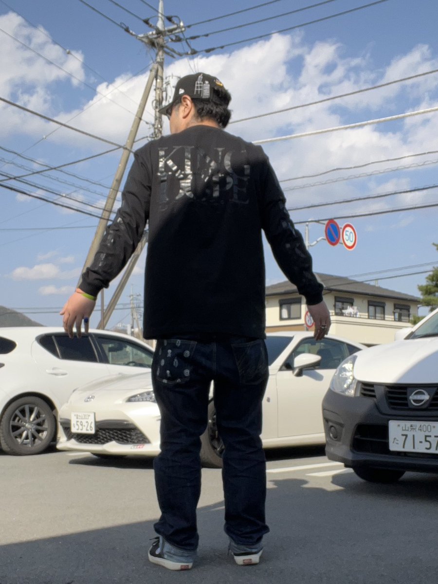 rhymeofmidnight's tweet photo. #hood

ロンT1枚で過ごせるこの季節が一年で1番良い時期だと思ってILL😃
KING OF DOPEでゲトったロンT！！
シンプルながらもDOPEな佇まいにヤラレてILL✨ 
良い買い物だ🖤

#kingofdope https://t.co/J0DWPqgtYg