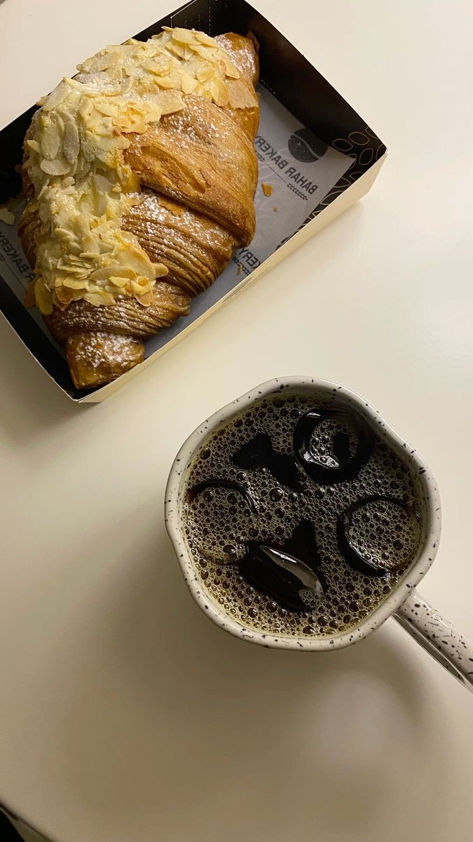 los_s1995's tweet photo. يقول البدر:
يستحيل أن تكون قهوتي
 مُرة وأنت ضيف أفكاري 🫧🤍. 
#عبارات_سنابية #تصويري #سنابي
#سنابيات #سناب_شات https://t.co/QlG2jbeQRe