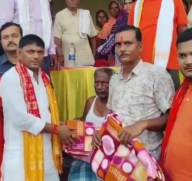 ई बिहार है लाला यहाँ कब क्या हो जाए कोई न जाने😃😂

ख़बर है बिहार के बेगूसराय ज़िले से,

यहाँ बिहार सरकार में खेल मंत्री सुरेंद्र मेहता जी ने ग़ज़ब कारनामा करके दिखाया है,

अभी बिहार में तापमान लगभग 35° चल रहा है, लोग गर्मी से परेशान हैं मगर

मंत्री जी ने इसी गर्मी के बीच 600