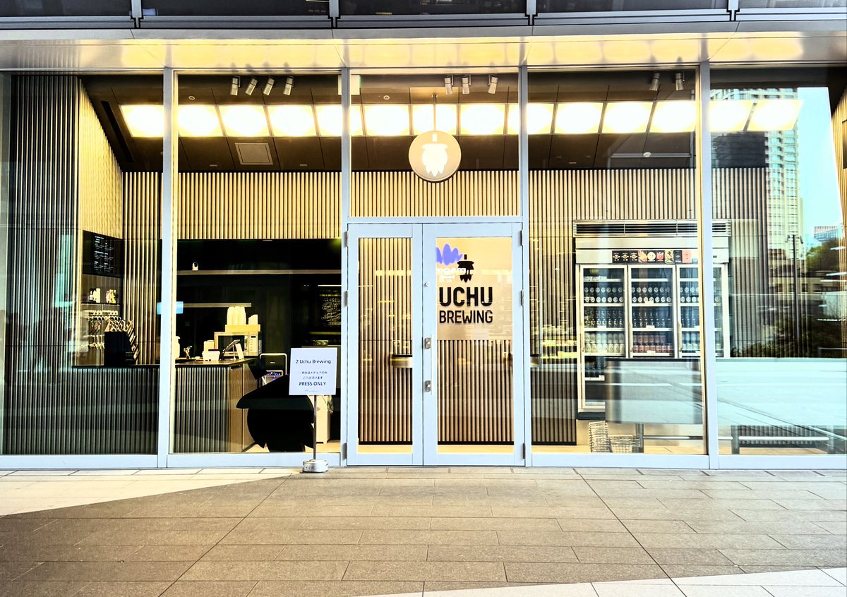 UchuBrewing's tweet photo. タップルーム虎ノ門　本日グランドオープン！！

みなさまのご来店をお待ちしております！

虎ノ門ヒルズ　グラスロック2階

営業時間／11時ー21時（20時30分LO）

タップ6種類
缶は10種類ほどご用意しています。

＊缶の商品も店内でお飲みいただけます。
（開栓料として1缶あたり+100円いただきます）

フードのご提供はありませんが、虎ノ門ヒルズ内でご購入いただいたお食事の持ち込みは大丈夫ですのでぜひご利用ください。