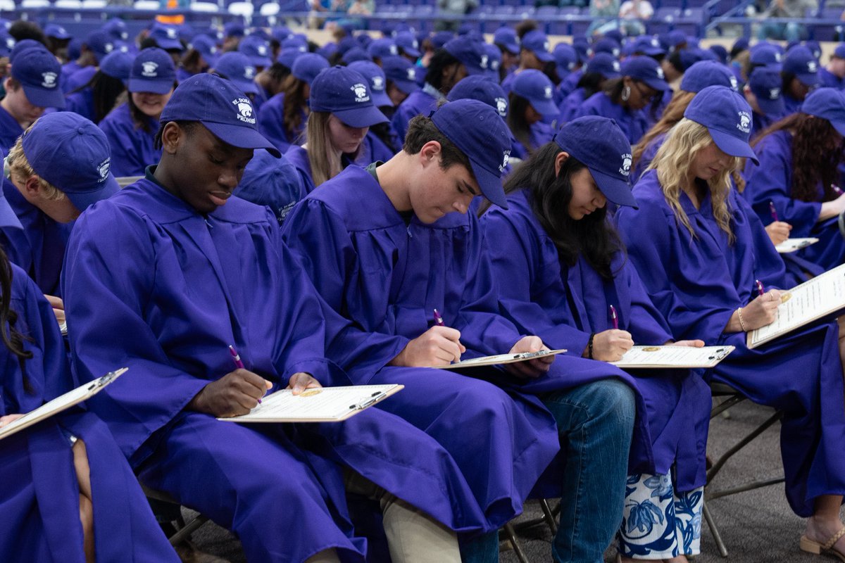 SarahHuckabee's tweet photo. Thank you for having me at the 18th Annual El Dorado High School Academic Signing Day Ceremony. When students finish high school they should be ready to enroll, enlist, or employ. That’s what today was all about! 

What an incredible scene to see 300 high school students sign their letter of intent for their next steps. 

Congratulations Class of 2025! Our whole state is cheering you on today!