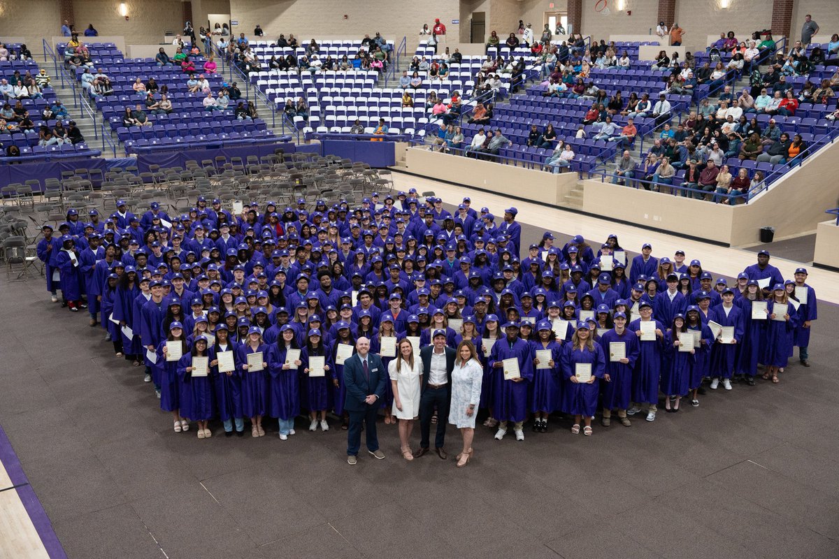 SarahHuckabee's tweet photo. Thank you for having me at the 18th Annual El Dorado High School Academic Signing Day Ceremony. When students finish high school they should be ready to enroll, enlist, or employ. That’s what today was all about! 

What an incredible scene to see 300 high school students sign their letter of intent for their next steps. 

Congratulations Class of 2025! Our whole state is cheering you on today!