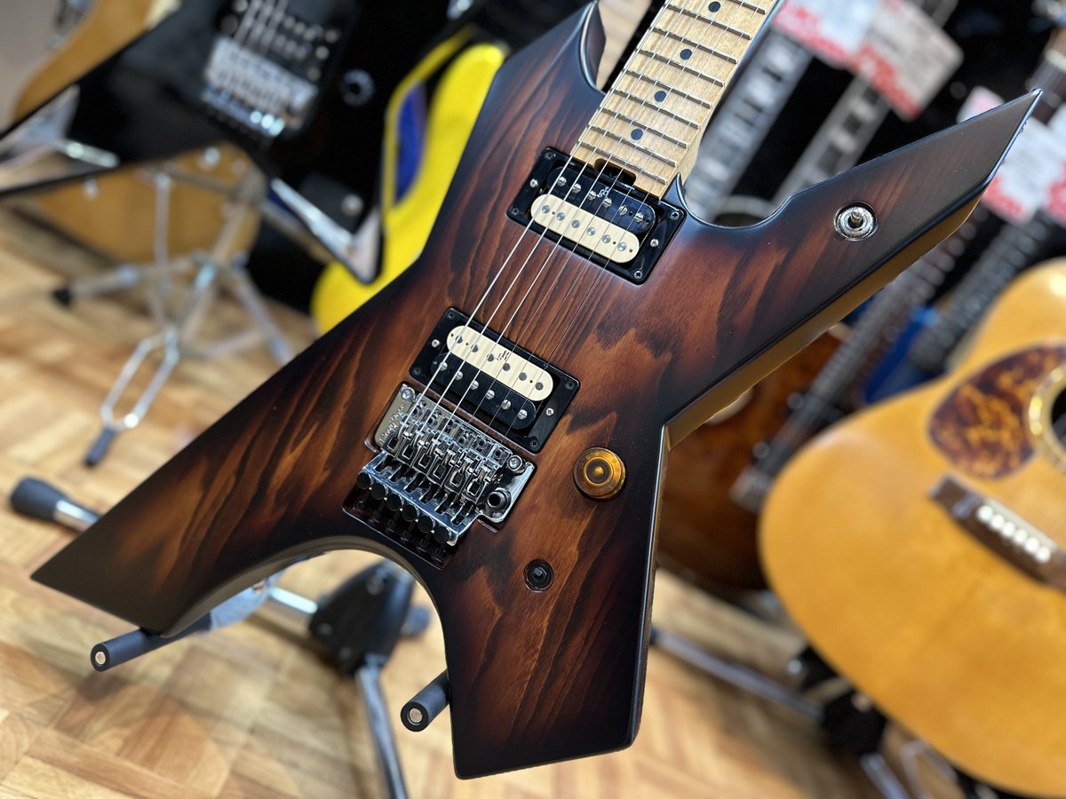 esptechhouse's tweet image. 中古品入荷！！

Killer KG-Exploder Musha'22の美品中古が入荷いたしました！

木目もかなりかっこいい個体で傷もなくネックの状態も超良好と新品のような状態！

税込¥248,000で店頭先行販売開始です！

#Killer #Exploder
#テクハみやこし