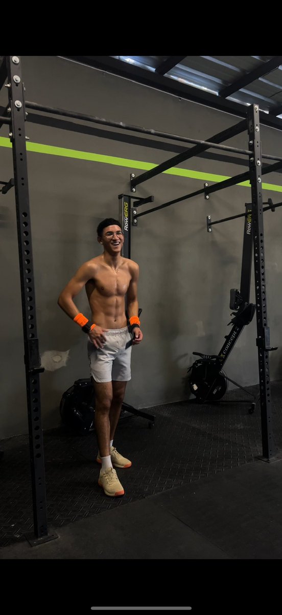 dee_doel's tweet photo. yes, im sweaty 💦 https://t.co/K5tI1w3L7f