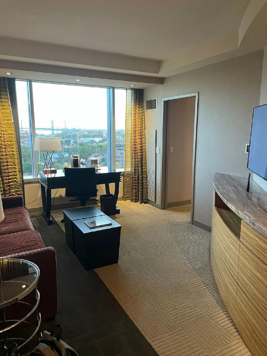 Ke3mberl's tweet photo. This is a very good hotel, with good hygiene and safety, and it is quite cheap and has a good view. https://t.co/1o2VpEMbYs