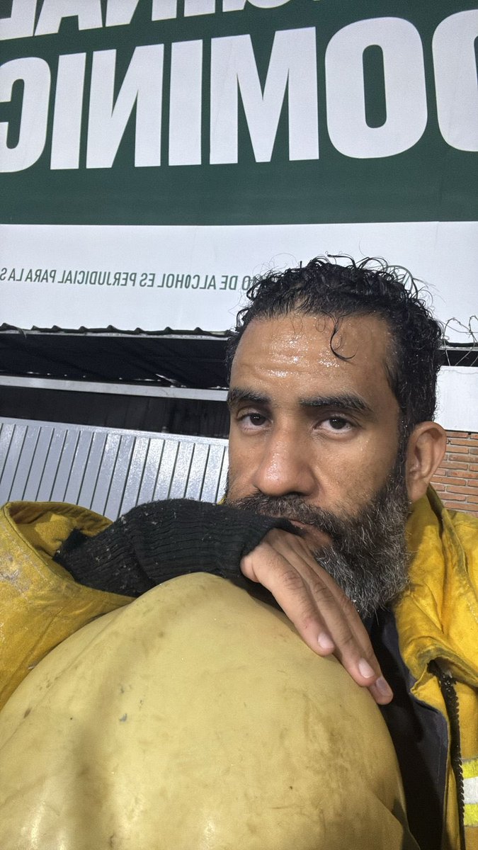 Estoy orgulloso de mi amigo <a href="/NRamirezTroche/">Nelson E. Ramírez-Troche</a>, tiene el corazón del tamaño de su cabeza. Desde esta tarde se sumó a las equipos de rescate. (Nelson es bombero y rescatista desde su adolescencia).