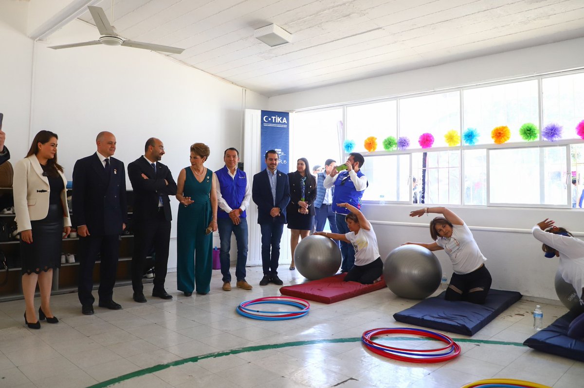 TereJimenezE's tweet photo. El día de hoy inauguramos una nueva estancia de día para adultos mayores en la colonia Olivares Santana, en donde se ofrecerán servicios médicos gratuitos, actividades recreativas, de rehabilitación, entre otras, con el objetivo de mejorar la calidad de vida de nuestros adultos mayores. 

Agradecemos al embajador de Turquía en México, Murat Salim Esenli, por la colaboración para llevar a cabo estos proyectos.